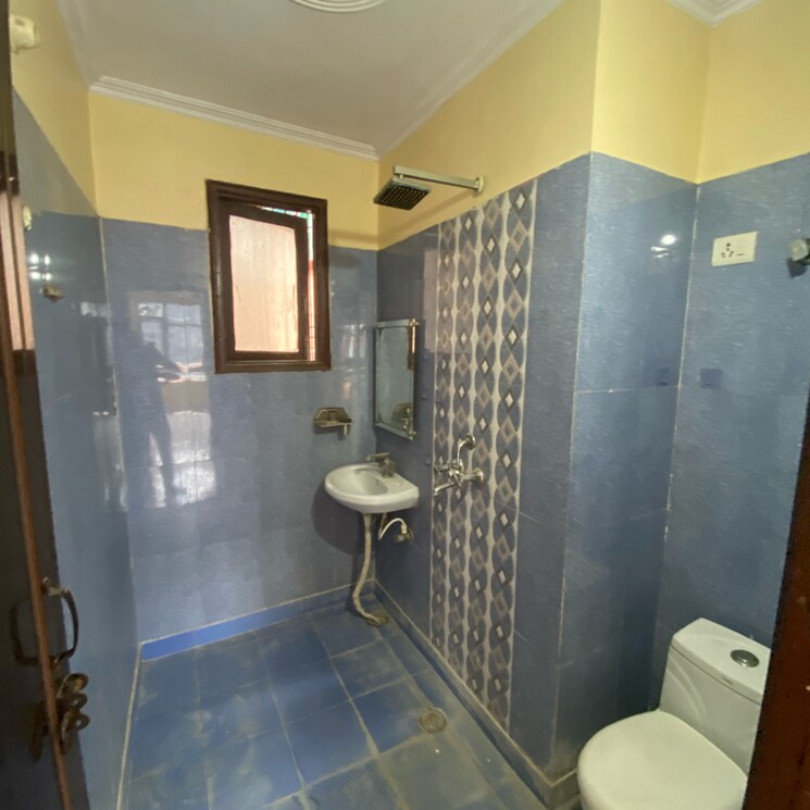 Bathroom, chattarpur 3 Bedroom 1200 Sq.Ft. Builder Floor In Chattarpur Delhi 9278816