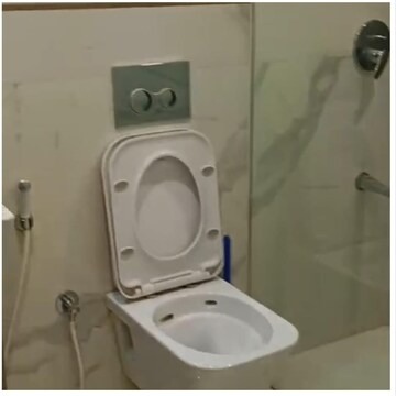 Master Bedroom in 3 BHK Apartment at RNA NG Eclat, Andheri West – for Sale