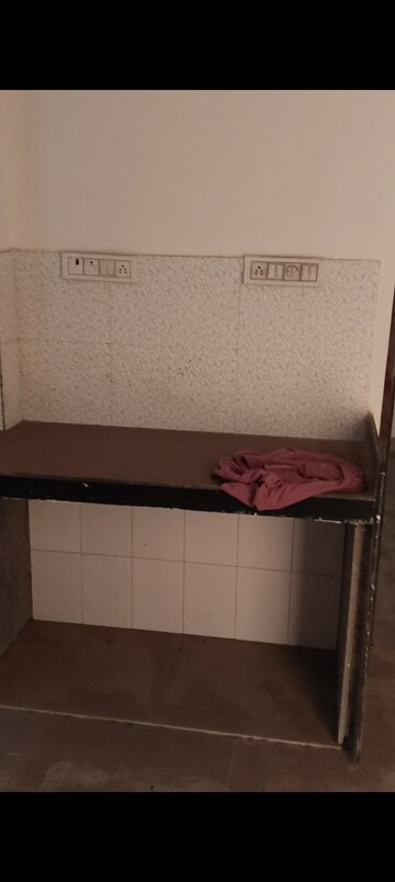 2.5 BHK Apartment For Sale in Dahisar West