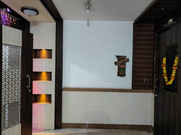 Room in 2.5 BHK Apartment at Hiranandani Paloma, Ghodbunder Road – for Rent