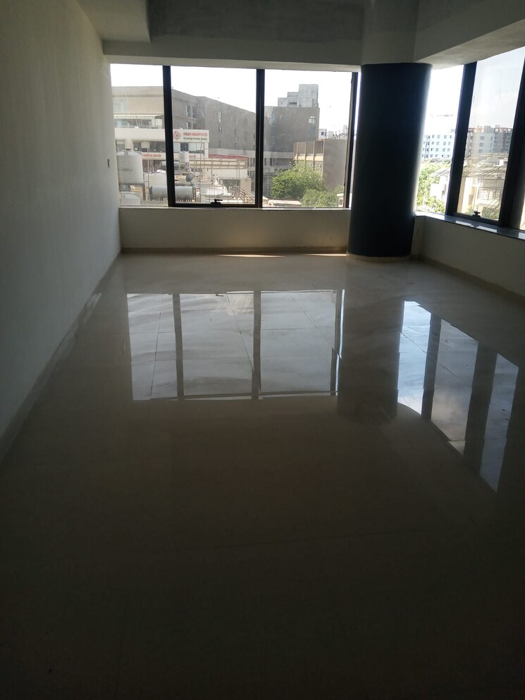 Room, savaliya-krish-cubical Commercial Office Space 719 Sq.Ft. In Thaltej Ahmedabad 9278848