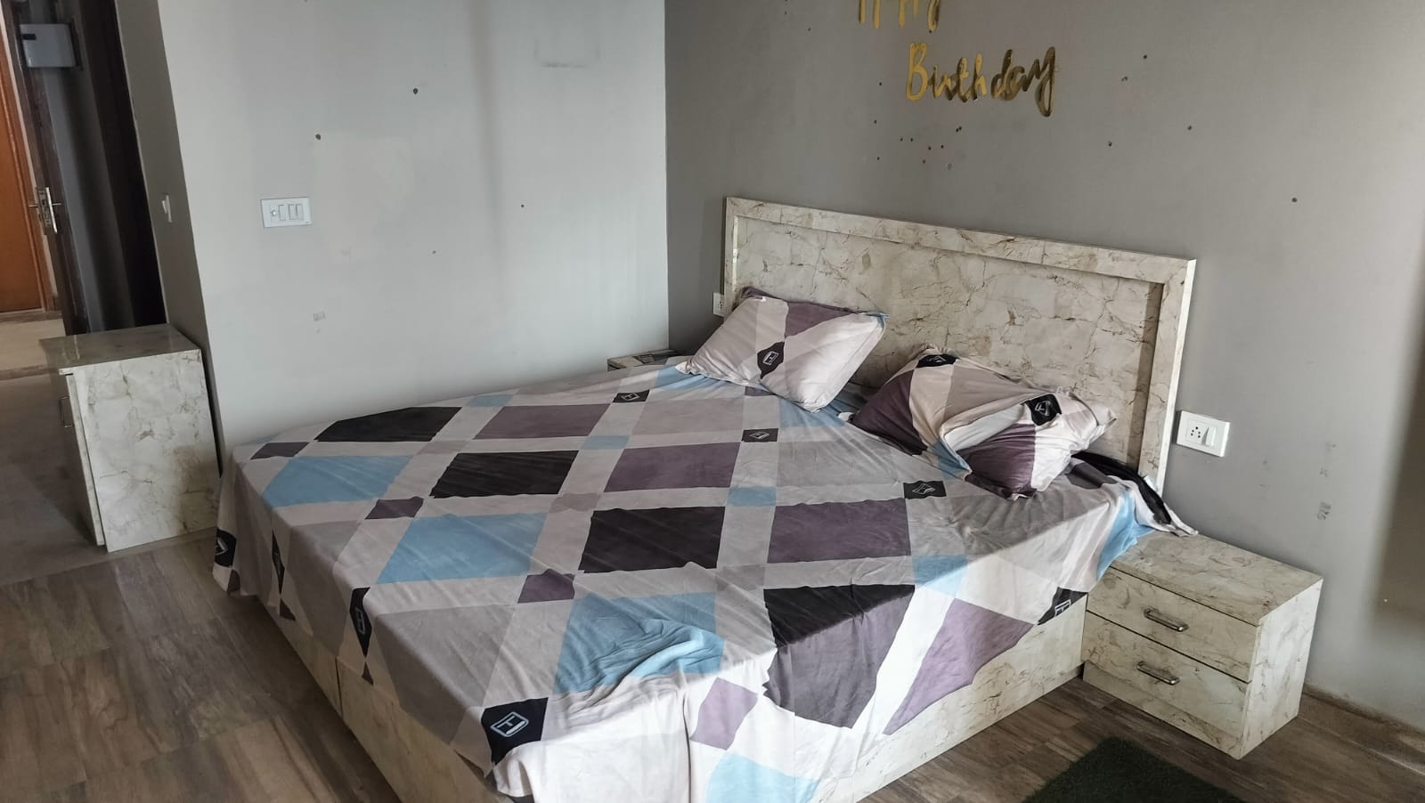 1 BHK Apartment For Rent in Paramount Golfforeste