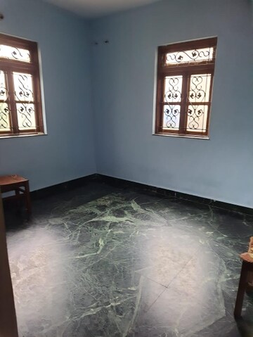 Room in 1 BHK Apartment at Santa Cruz – for Rent