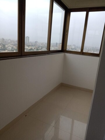Room in 3 BHK Apartment at Balmoral Hall, Bandra West – for Rent