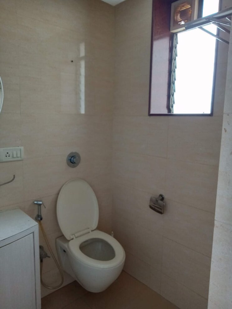 Bathroom, balmoral-hall 3 Bedroom 2200 Sq.Ft. Apartment In Bandra West Mumbai 9278904