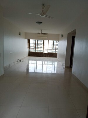 Room in 3 BHK Apartment at Balmoral Hall, Bandra West – for Rent