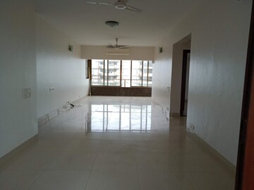 Room in 3 BHK Apartment at Balmoral Hall, Bandra West – for Rent
