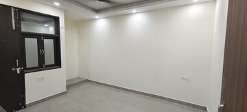 Room in 3 BHK Builder Floor at Dwarka Mor – for Rent