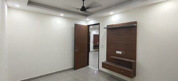 Room in 3 BHK Builder Floor at Dwarka Mor – for Rent