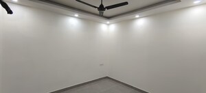 Room in 3 BHK Builder Floor at Dwarka Mor – for Rent