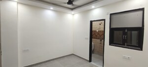 Room in 3 BHK Builder Floor at Dwarka Mor – for Rent