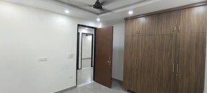 Room in 3 BHK Builder Floor at Dwarka Mor – for Rent