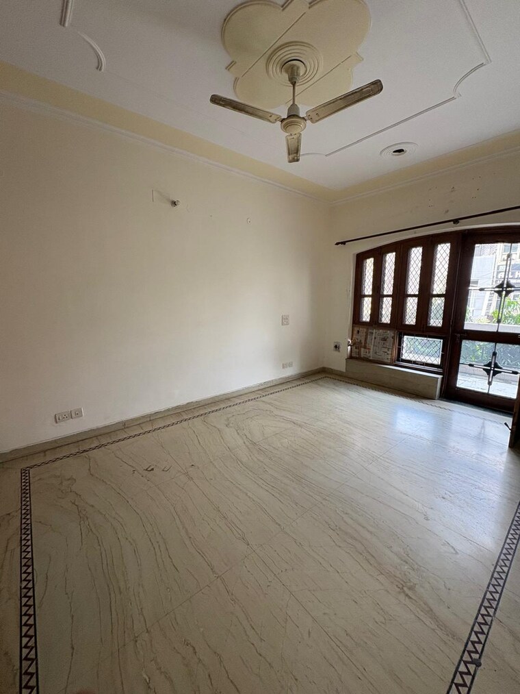 Room, nda-rail-vihar 3 Bedroom 250 Sq.Mt. Apartment In Sector 33 Noida 9278929