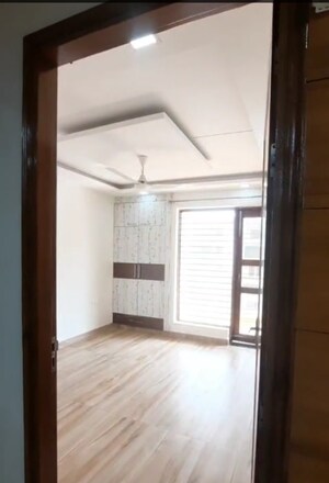Room in 3 BHK Builder Floor at Parklands, Sector 85 – for Rent