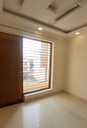 Room in 3 BHK Builder Floor at Parklands, Sector 85 – for Rent