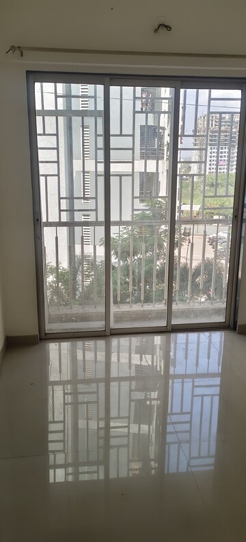 Room in 1 BHK Apartment at Nakshatra Pride-I, Naigaon East – for Rent