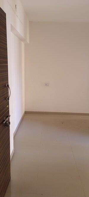 Room in 1 BHK Apartment at Nakshatra Pride-I, Naigaon East – for Rent