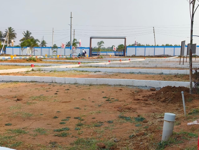 Plot For Sale in Roopa hs