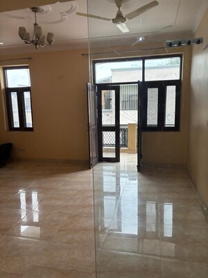 3 BHK Apartment For Rent in RWA Apartments, Sector 31