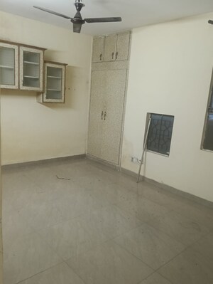 Room in 2 BHK Builder Floor at RWA Apartments Sector 26, Sector 26 – for Rent