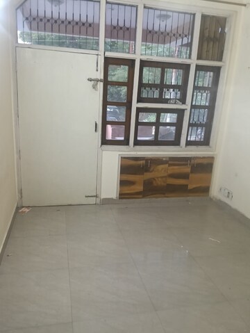 Room in 2 BHK Builder Floor at RWA Apartments Sector 26, Sector 26 – for Rent