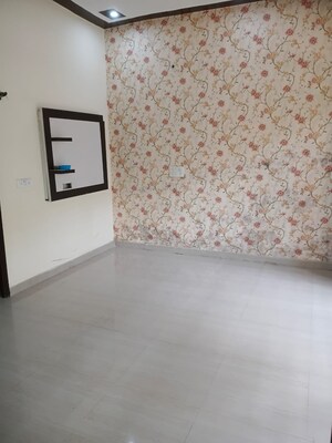 Room in 2 BHK Apartment at Motia Oasis, Patiala Road – for Rent