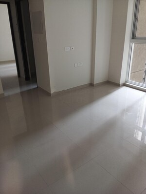 Room in 1 BHK Apartment at Lodha Amara, Kolshet Road – for Rent