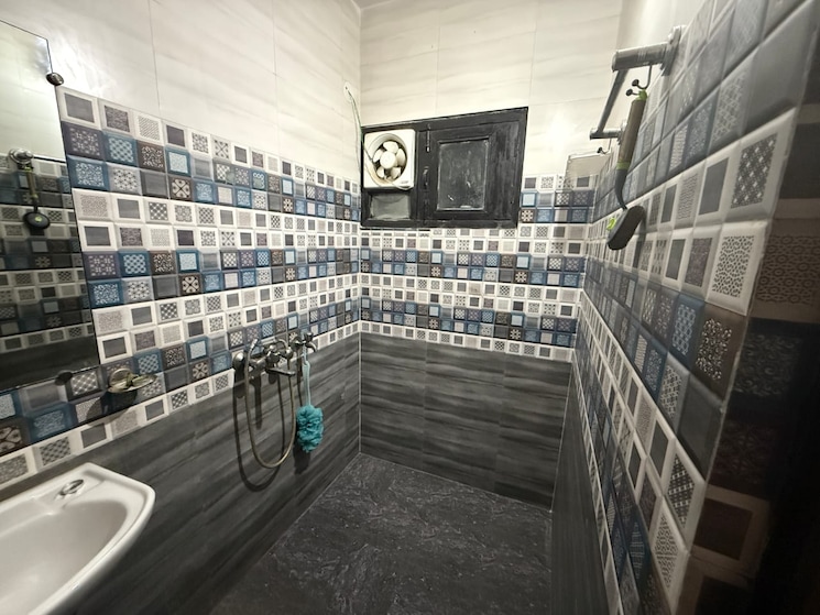 Balcony, rwa-apartments-sector-51 1.5 Bedroom 900 Sq.Ft. Builder Floor In Sector 51 Noida 9279006