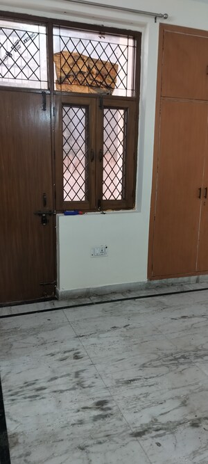 Room in 3 BHK Independent House at RWA Apartments Sector 50, Sector 50 – for Rent