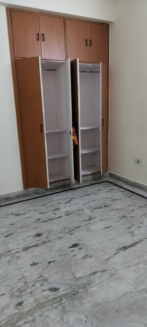 Room in 3 BHK Independent House at RWA Apartments Sector 50, Sector 50 – for Rent