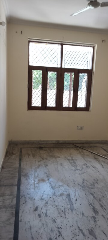 Room in 3 BHK Independent House at RWA Apartments Sector 50, Sector 50 – for Rent