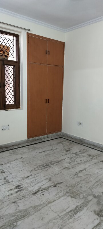 Room in 3 BHK Independent House at RWA Apartments Sector 50, Sector 50 – for Rent
