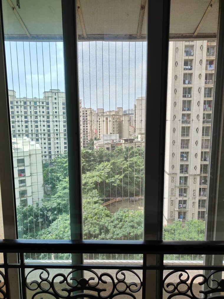 Room, purushottam-plaza 1 Bedroom 300 Sq.Ft. Apartment In Kasarvadavali Thane 9279024