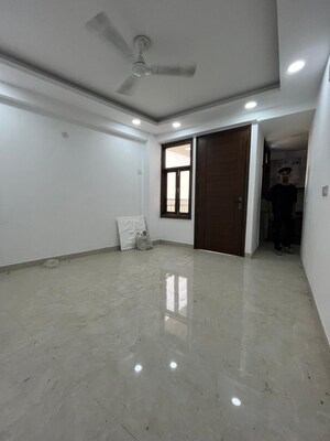 Room in 2 BHK Builder Floor at Saket – for Rent