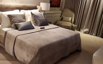 3 BHK Apartment For Rent in Rustomjee Parishram, Pali Hill