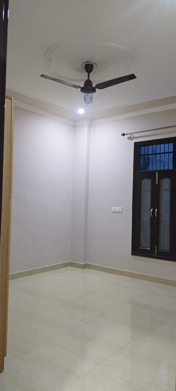 Room in 2 BHK Builder Floor at FAOA, Sector 53 – for Rent