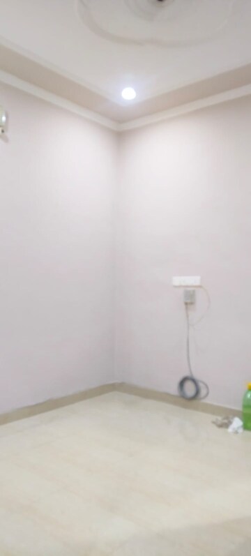Furnished Amenities in 2 BHK Builder Floor at FAOA, Sector 53 – for Rent