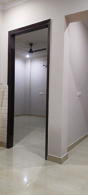 Building Lobby in 2 BHK Builder Floor at FAOA, Sector 53 – for Rent