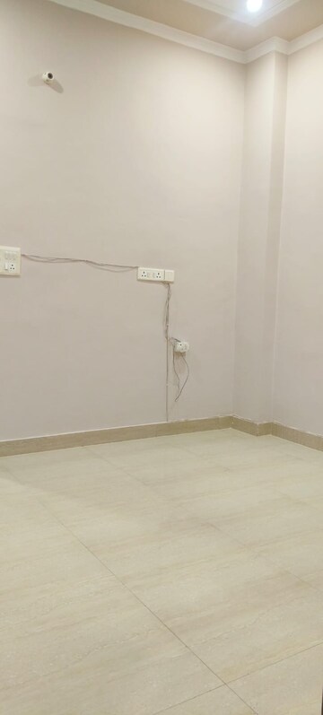 Room in 2 BHK Builder Floor at FAOA, Sector 53 – for Rent