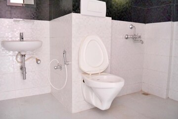 Bathroom in 4 BHK Apartment at Unishire The Ledge, Jakkuru – for Rent