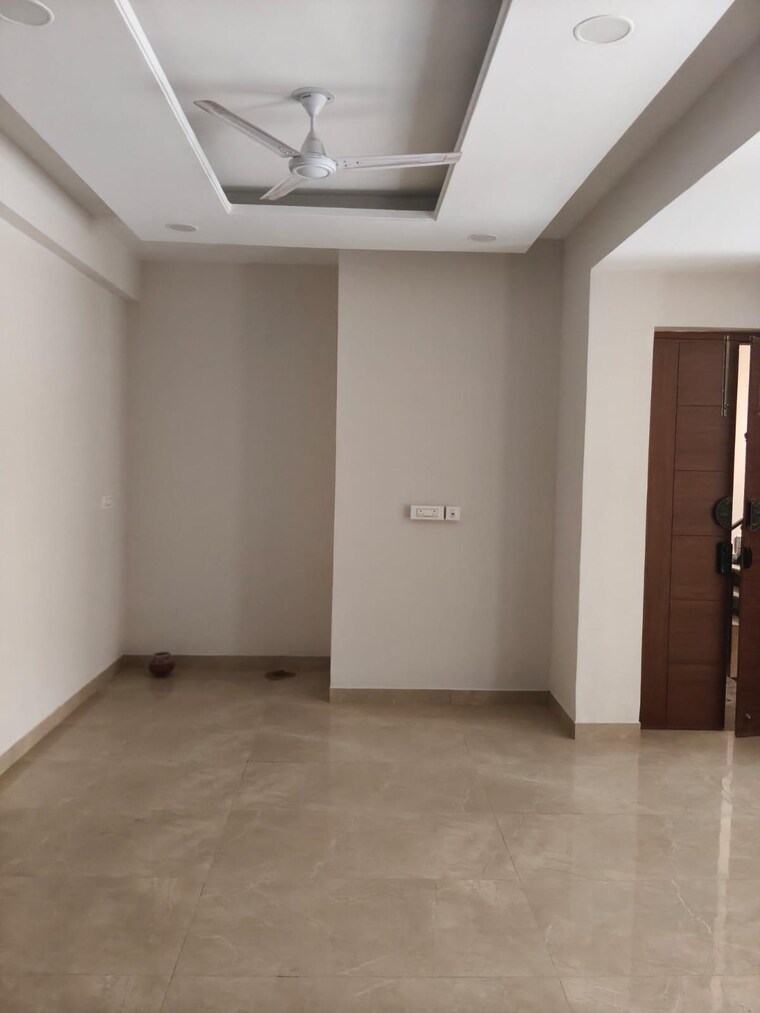 Room, vip road 3 Bedroom 1600 Sq.Ft. Apartment In Vip Road Zirakpur 9279134