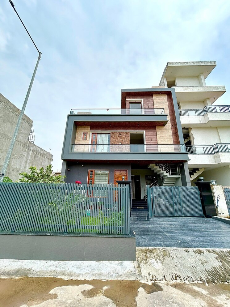 Exterior View, sunny enclave 3 Bedroom 110 Sq.Yd. Independent House In Sunny Enclave Mohali 9279187