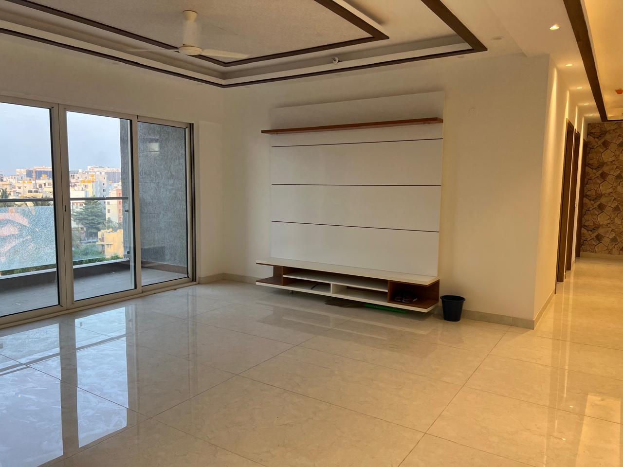 4 BHK + Servant Room Apartment For Sale in SNN Clermont