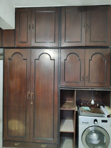 Furnished Amenities in 2.5 BHK Apartment at Ashok Gardens, Sewri – for Rent
