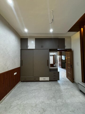 Room in 5 BHK Independent House at Aerocity – for Rent