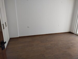 Room in 3 BHK Builder Floor at DLF City Phase IV, Dlf Phase iv – for Rent