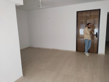 Room in 3 BHK Builder Floor at DLF City Phase IV, Dlf Phase iv – for Rent