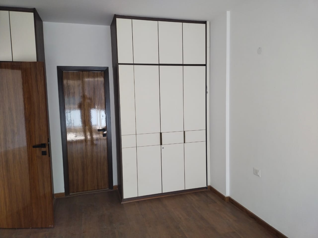 3 BHK + Servant Room Builder Floor For Rent in DLF City Phase IV