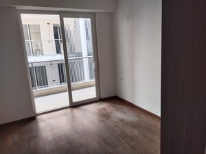 Room in 3 BHK Builder Floor at DLF City Phase IV, Dlf Phase iv – for Rent