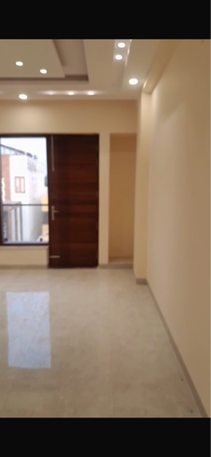 Room in 3 BHK Builder Floor at Sector 21d – for Rent